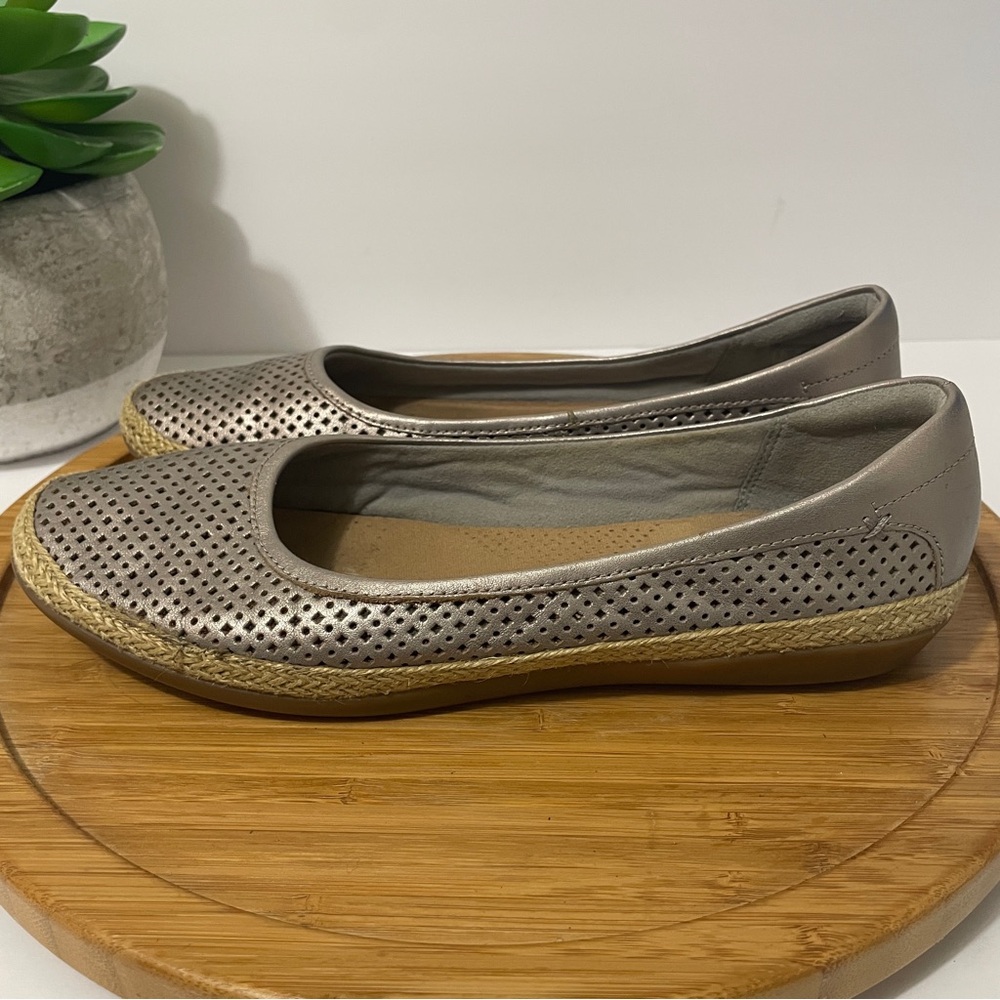 Clarks Danelly Adira Silver Ballet Flats Metallic Perforated Espadrille Size 9.5